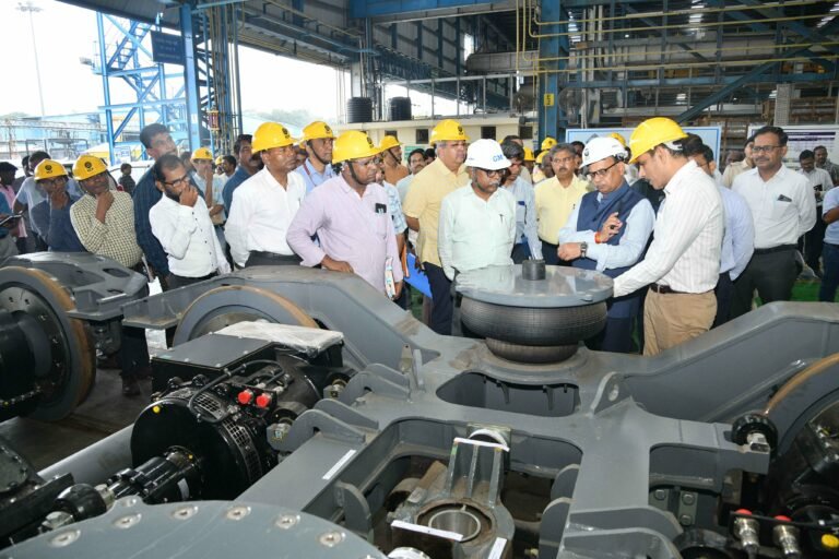 Railway Board Member Shri Braj Mohan Agrawal Assesses Vande Bharat and Hydrogen Train Manufacturing at Chennai’s ICF