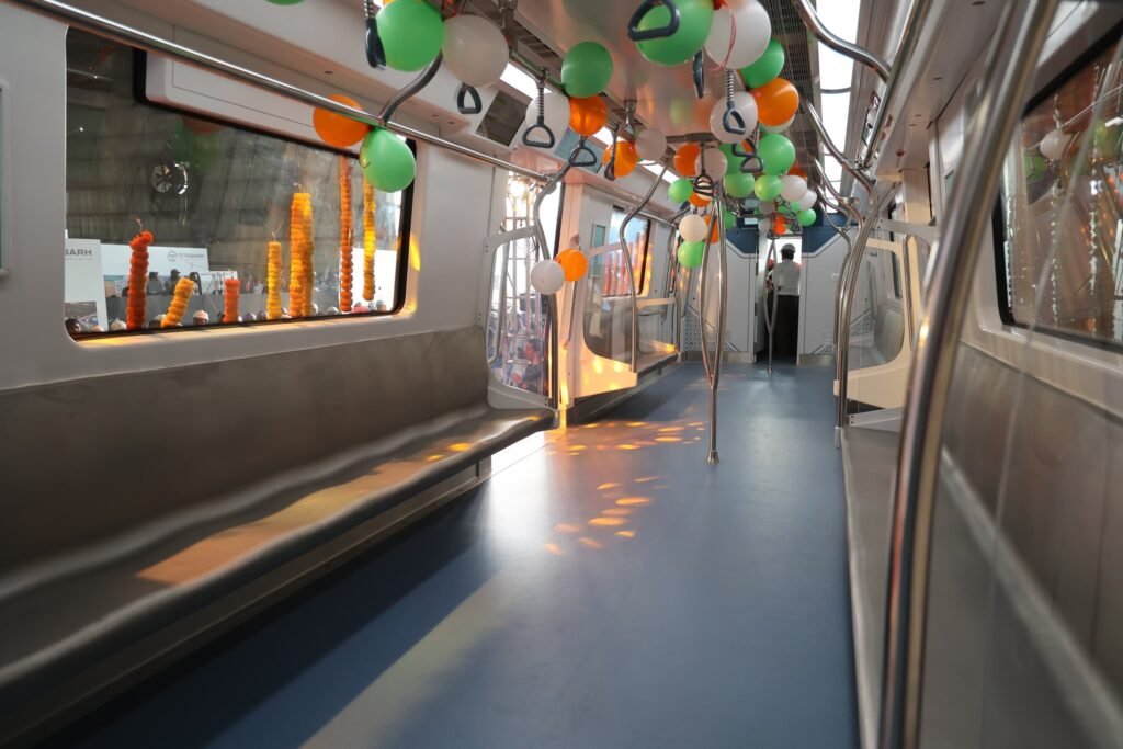Titagarh Delivers First Train Set For Bangalore Metro Yellow Line 3 GgmJarmaQAA2GW5