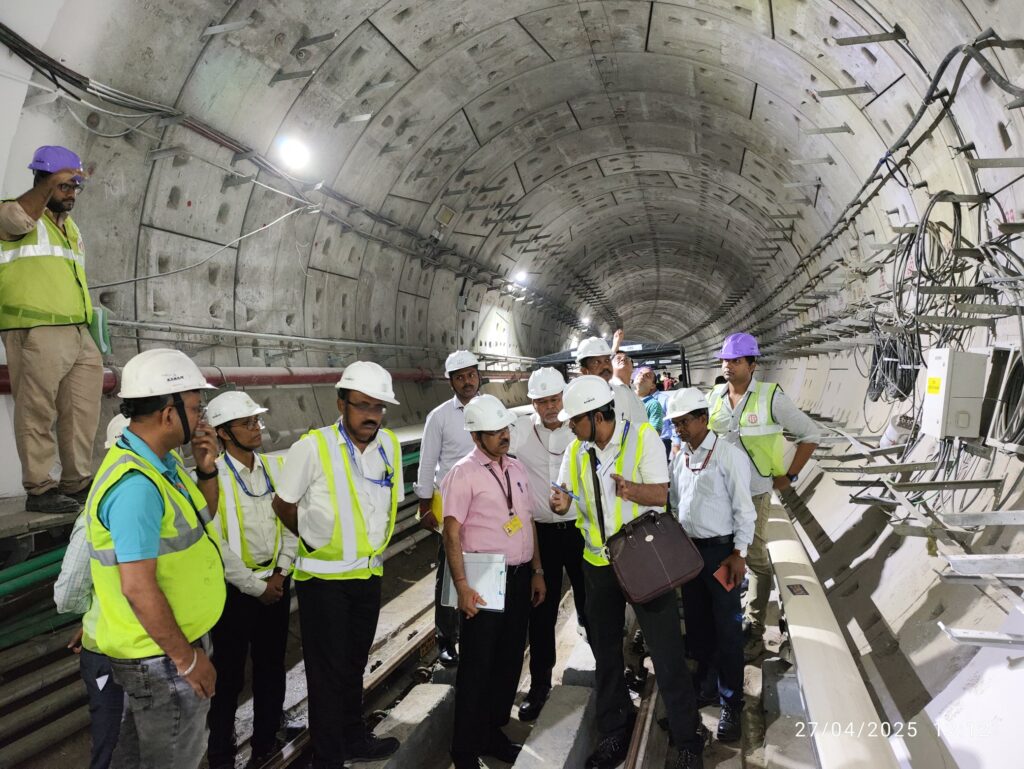 Kolkata Metro: CRS Inspects Sealdah-Esplanade stretch of the Green line 1 GpjRyIkbgAAIxuT