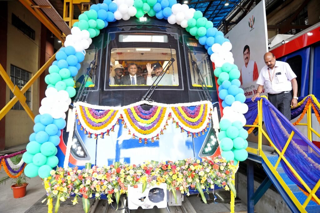 Madhya Pradesh CM Flags off BEML’s 2,100th Metro Coach in Bengaluru 1 Gq58QKmXUAAOtoE
