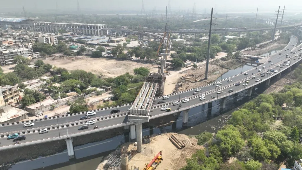 NCRTC Install Steel Span on Barapullah Flyover to Connect Sarai Kale Khan Station with Jangpura Stabling Yard 2 PHOTO 2025 05 17 17 48 19 1