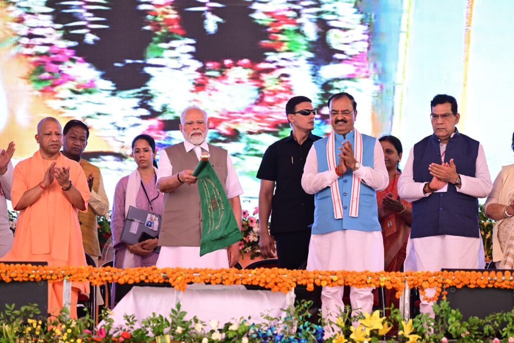Kanpur Metro: PM Modi Flags off Services on Line 1, Moti Jheel- Kanpur Central Stretch 1 GsMsvcgboAAe4h5