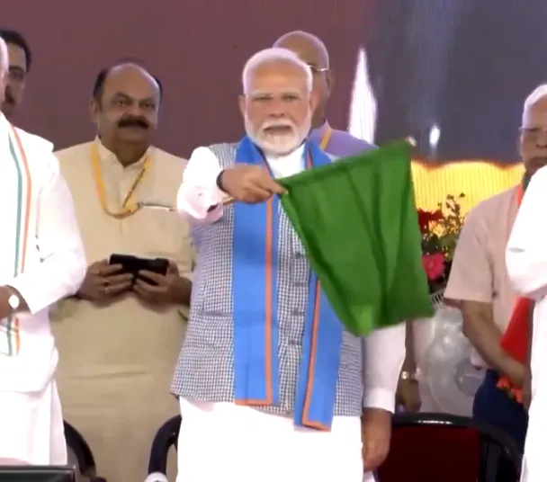 PM Modi flags off Vande Bharat Train on Patliputra-Gorakhpur Route