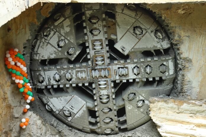Delhi (Metro Rail News): The Delhi Metro Rail Project has achieved a major milestone in Phase 4 with the successful tunnel breakthrough atTughlakabad Railway colony Station of the Delhi Metro Golden Line.