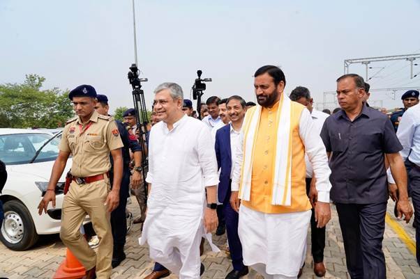 Shri Ashwini Vaishnaw Unveils India’s Largest Automobile Gati Shakti Cargo Terminal 2 image0024SEU
