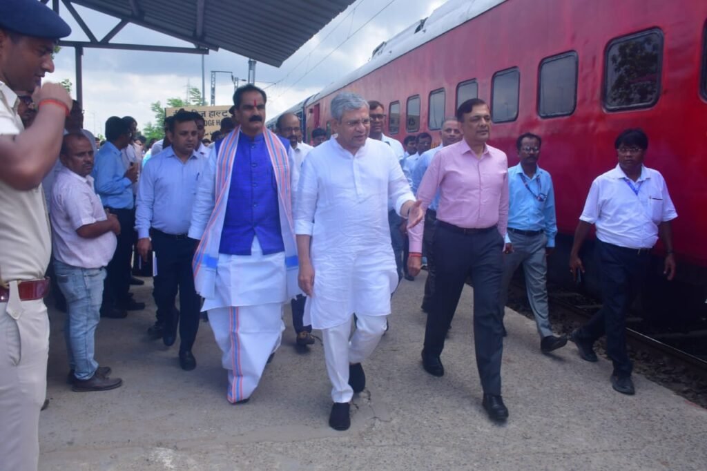 Railway Minister Lays Foundation Stone for Karpoorigram Station Redevelopment in Bihar 2 GvUTcf8WgAA Gy9