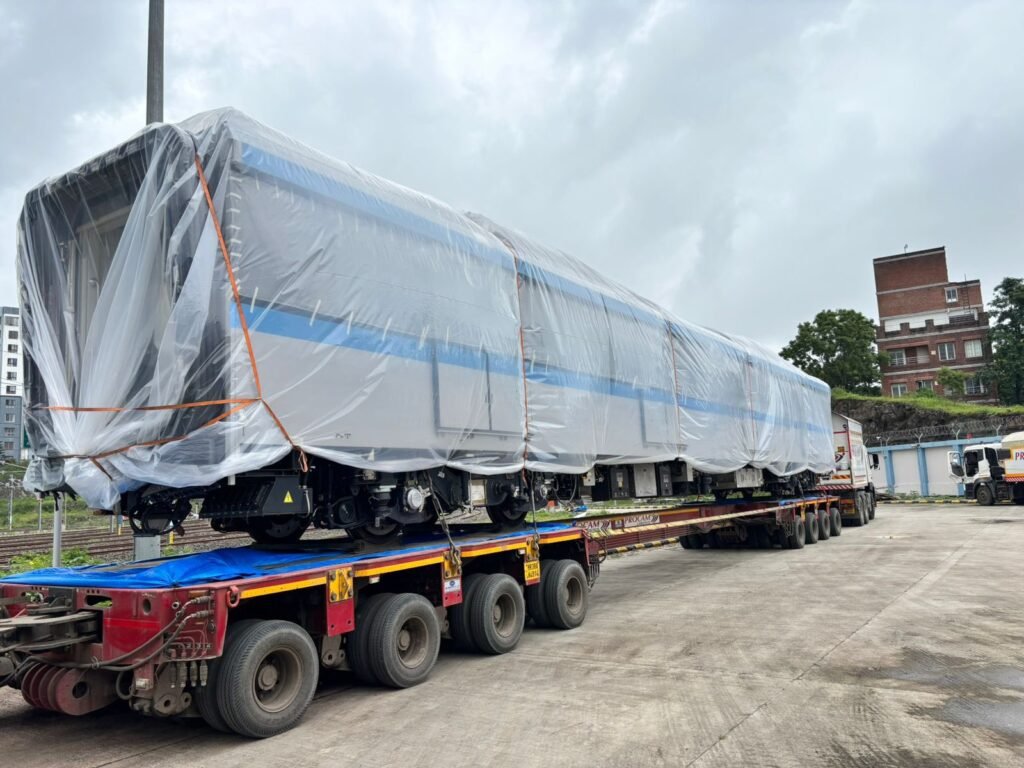 First 3-Coach Trainset Dispatched for Patna Metro 3 Gvl jvXYAASEwW