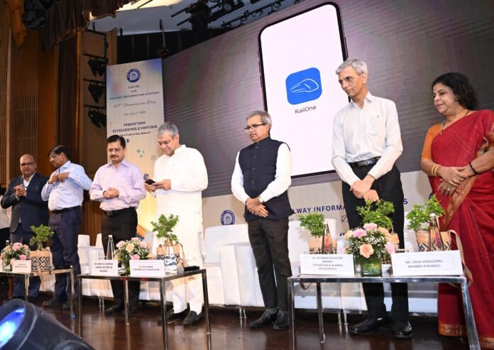 Shri Ashwini Vaishnaw Unveils RailOne App