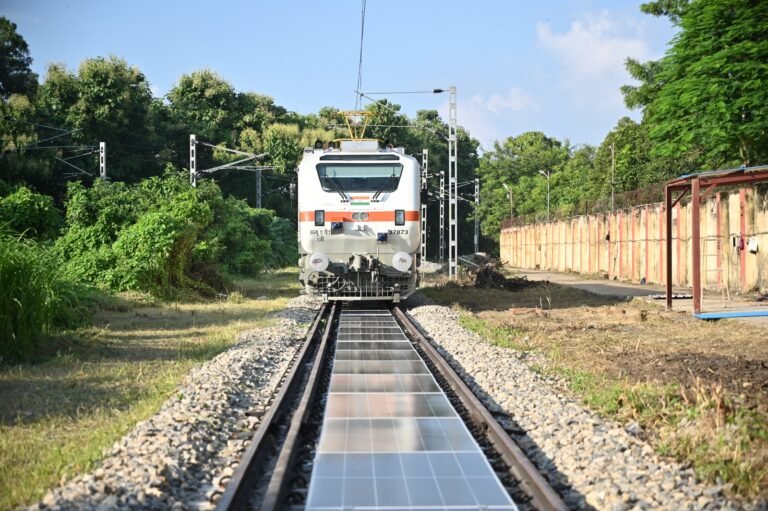 BLW Commissions India’s First Removable Solar Panel System Between Railway Tracks BLW Commissions India’s First Removable Solar Panel System Between Railway Tracks