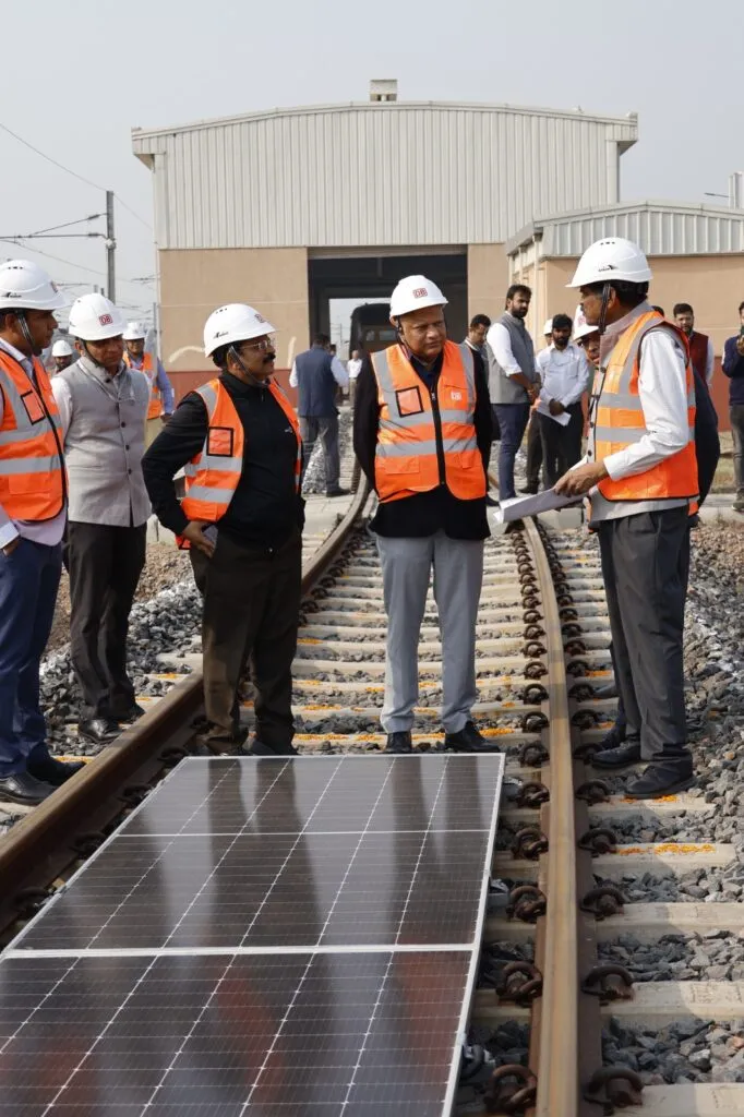 Delhi Meerut RRTS: NCRTC Implements ‘Solar on Track’ Project at Duhai Depot 3 G5jhMhiasAEr0DW