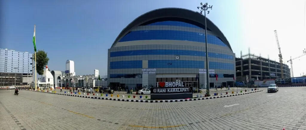 Outside view of Rani Kamlapati Railway Station 25 1