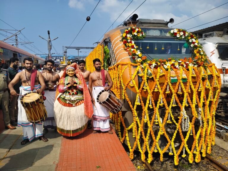 PM Narendra Modi Launches 3 Amrit Bharat Trains in Kerala